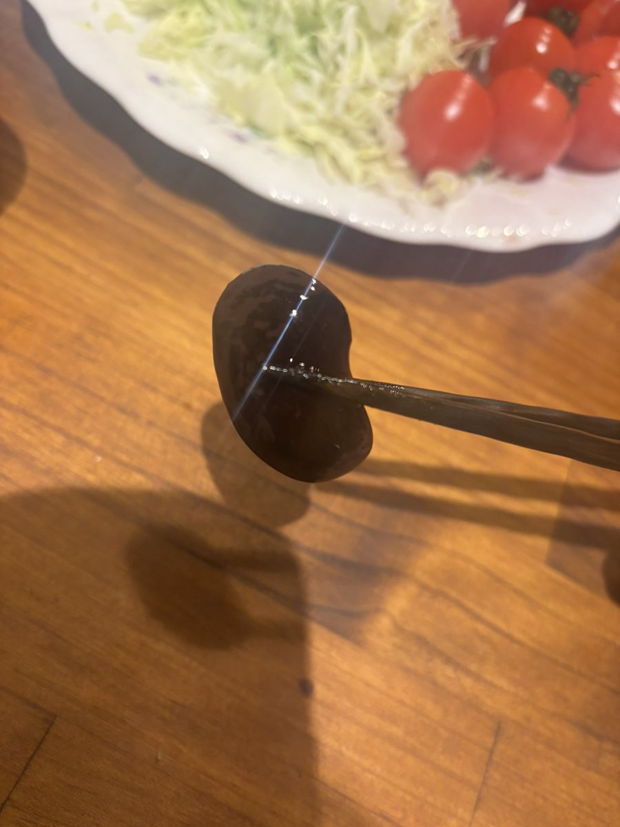 commandgundam's tweet image. ぐんまーのオカンが煮てくれた花豆
デカい。