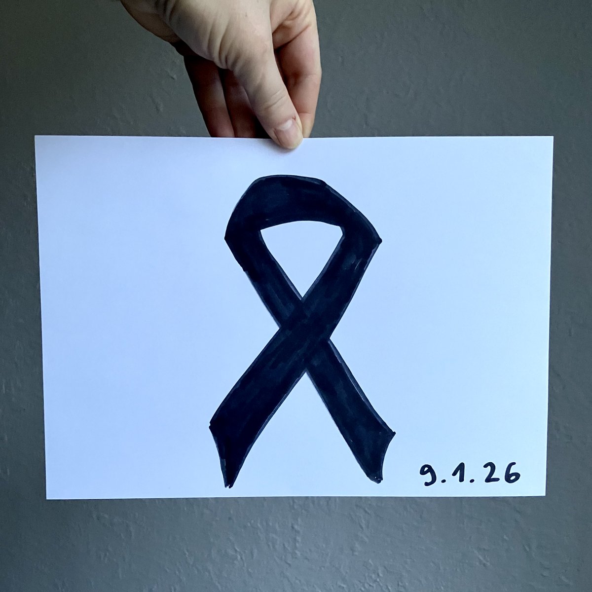 Heute begeht die Schweiz einen nationalen Trauertag. In Gedenken an die Opfer der menschlichen Brandkatastrophe von Crans Montana.

#CransMontana #Wallis #Schweiz #Trauertag