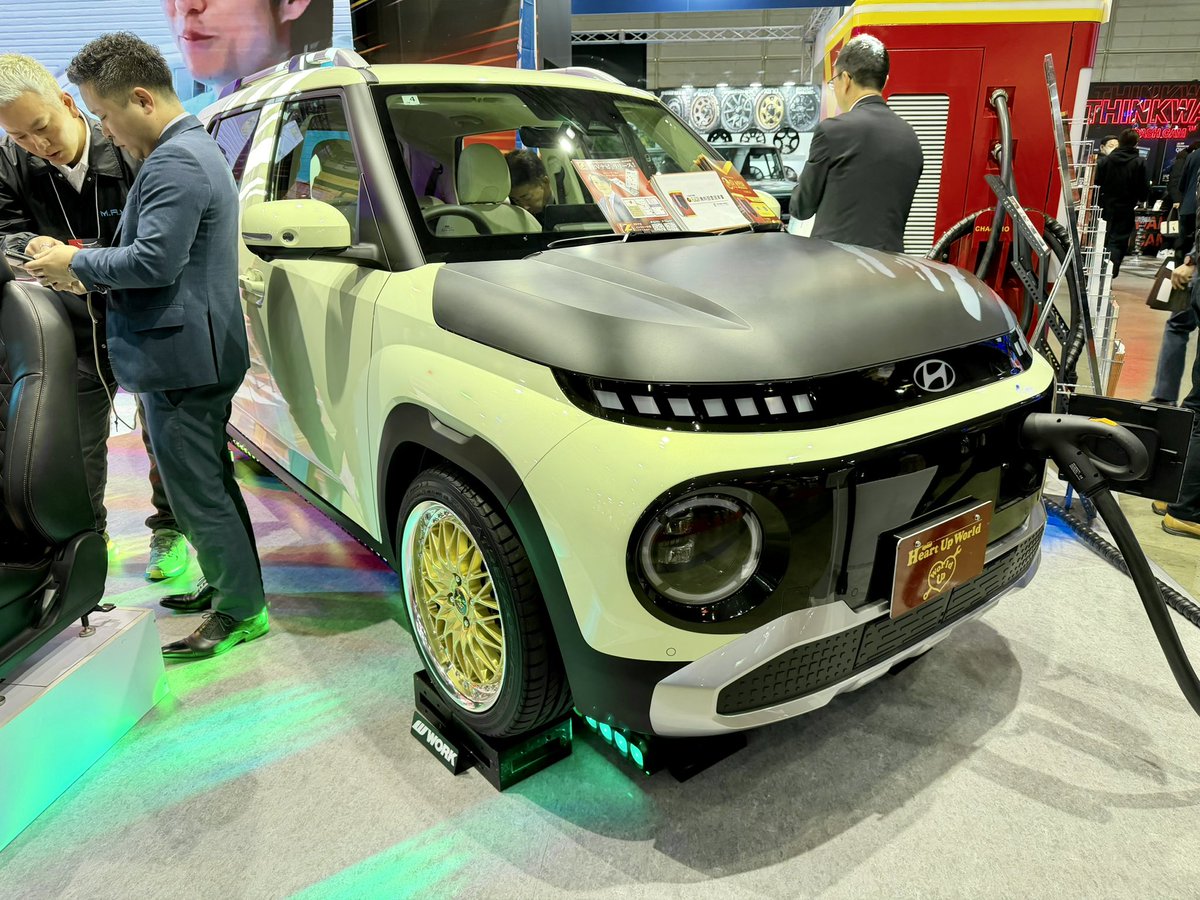 hmcj_0029's tweet image. FLASHさんも出展してましたよ😊
insterがアナコンダをくわえてる🤣
insterのメッシュのホイール🛞気になる😆
#FLASH 
#アナコンダ 
#inster  
#東京オートサロン2026