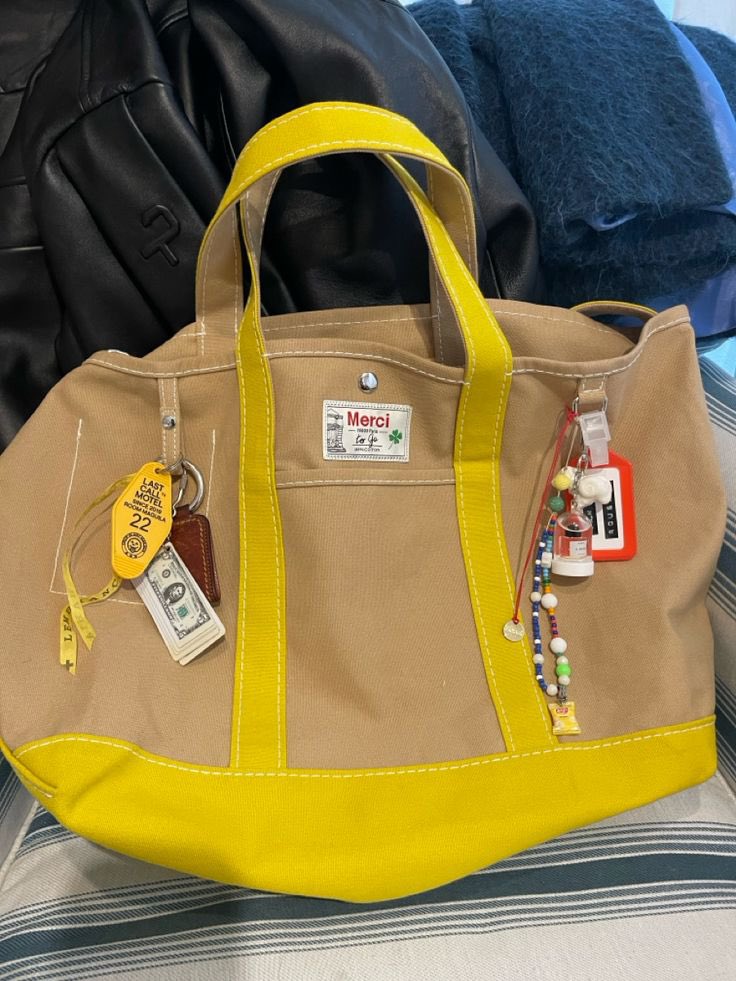 AkutsuAiri's tweet image. 普通のトートバッグにこうゆうことがしたい