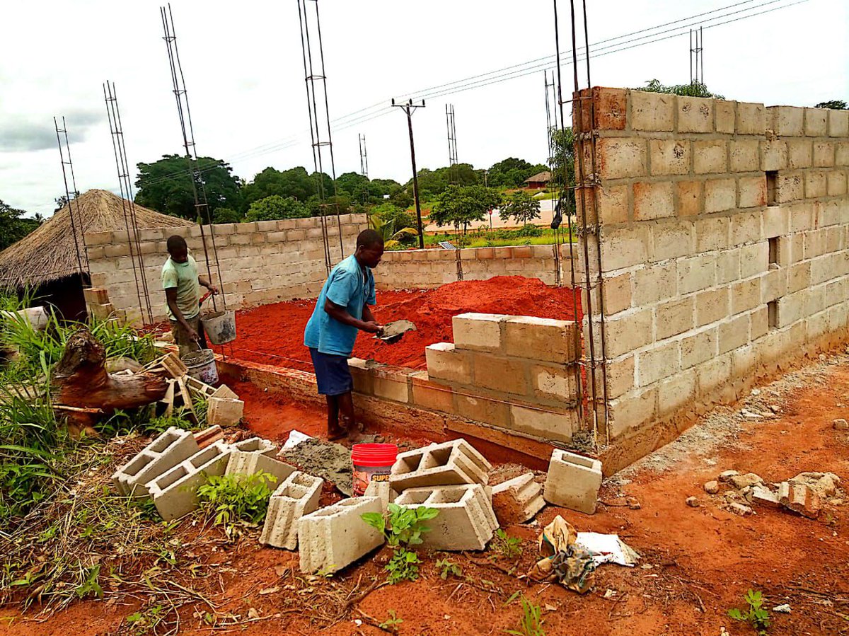 FAOMozambique's tweet photo. Phase 2 of micro-projects is underway. We’re building mills, warehouses, corrals, aviaries & irrigation systems! FAO, EU & GoM are boosting agribusiness in Nampula & Zambézia!
#PRODAI #MicroProjects #Agribusiness https://t.co/mH9LpxsOu5