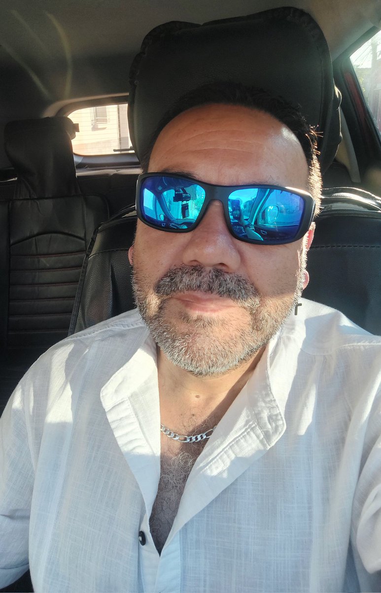 Hola hola Monit@s 
Muy buenos días Lindo y maravilloso Viernes q sea espectacular y con todo si no pa ke 
Solo se vive una vez a gozar a gozar 
Cuídense mucho!!! 😉😘🫂