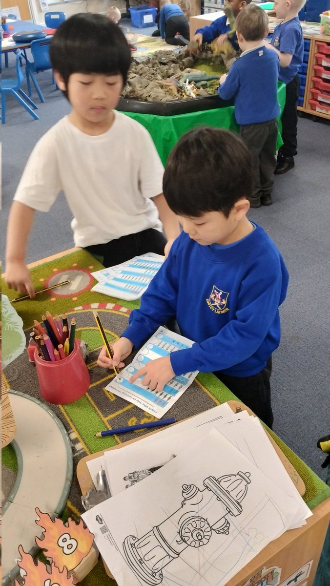latimerprimary's tweet image. Our children are thoroughly enjoying our new topic of 'People who help us'. Much learning through play and learning about how to cross the road safely. #EYFSUtW #EYFSEAD #LatimerEnglish oracy.