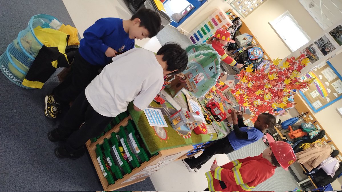 latimerprimary's tweet image. Our children are thoroughly enjoying our new topic of 'People who help us'. Much learning through play and learning about how to cross the road safely. #EYFSUtW #EYFSEAD #LatimerEnglish oracy.