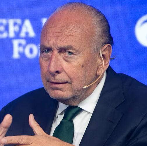 ArgenRanks's tweet image. 🌱 Estos son los 20 mayores dueños de las tierras en Argentina, y esto es lo que hacen con ellas:

1.  High Luck Group 🇨🇳 — Más de 1.000.000 ha (principalmente arrendadas, dedicadas a agricultura y ganadería).
2.  Grupo Benetton 🇮🇹 — 920.000 ha (Patagonia principalmente, ovejas y…