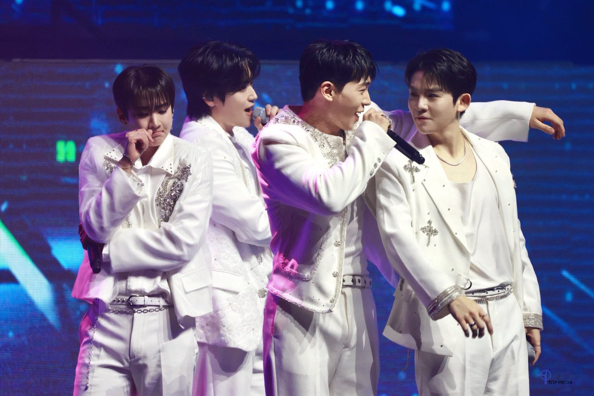 [📢] 
2025 TEEN TOP WE GONNA ROCK IT DROP IT TOP IT HEY DON’T STOP IT POP IT TEEN TOP WE GONNA ROCK IT DROP IT TOP IT HEY DON’T STOP IT POP IT ENCORE LIVE

💜 hellolive REPLAY &amp; DIGITAL GOODS OPEN!
우리 12월 31일로 돌아가자. . .🪽

🔗 hellolive.tv/detail/954
🗓️ 판매 기간: ~ 2026.