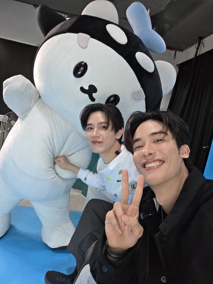 Tawan_V's tweet image. ใครมาหาพวกเราวันเด็กบ้างง เจอกันพาราก้อนงานเลโก้ห้าโมงนะครับ 💙🤘🏼