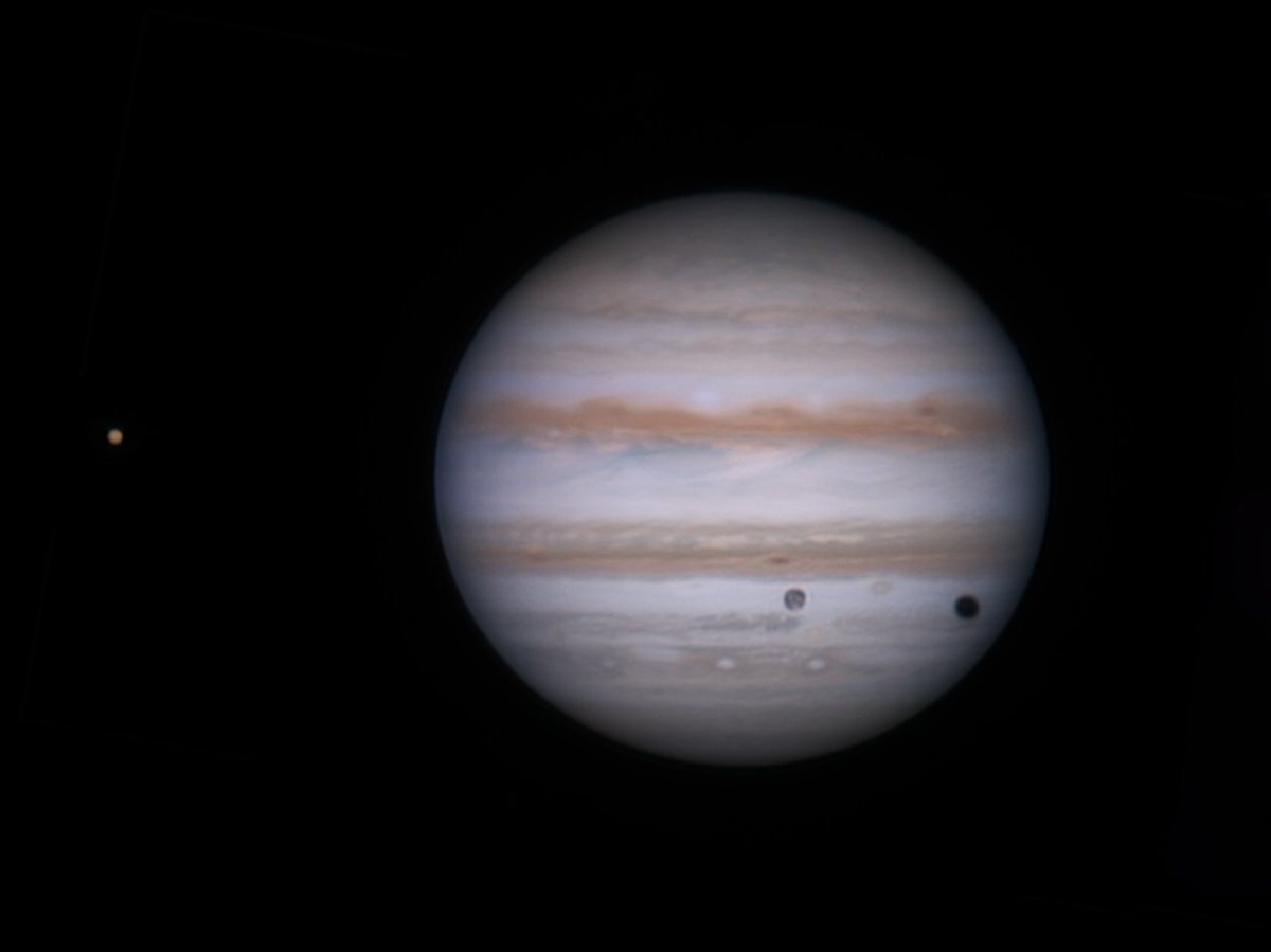 Oposición de Júpiter ☑

Sábado 10 de enero 📆 | Júpiter en su punto más cercano a la Tierra 🌎 | Géminis
Mejor momento de observación: muy brillante 🌟 y  cercano

Imagen: Júpiter, Ío y Ganimedes (y su sombra) el 31 de diciembre pasado
Juan Luis Cánovas Pérez 🔭📷