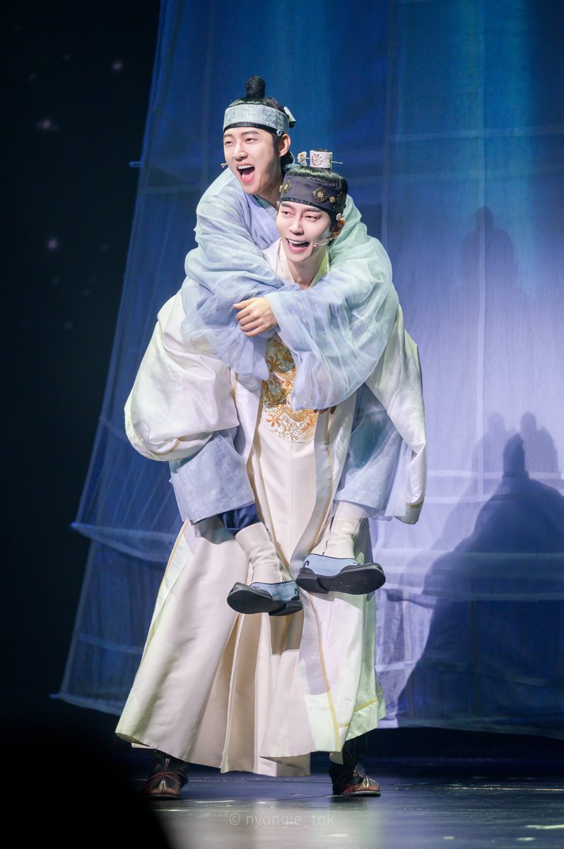 nyongie_tok's tweet image. 20260109 한복입은남자
영실-고은성
세종-신성록

어부바~