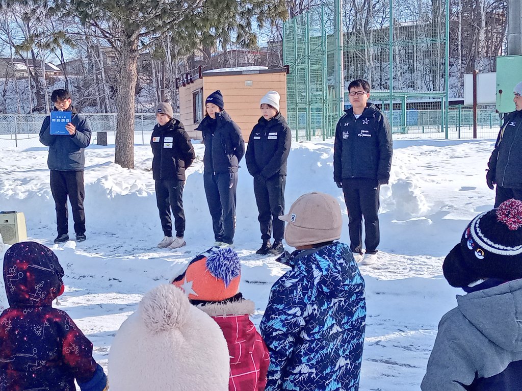 makubetsu_katte's tweet photo. 本日、幕別運動公園スケートリンクで2回目の初心者スケート教室が行われました！
今回の講師は #幕別町応援大使 のフィットラボ所属 #三輪準也 さんと、JTB所属 #久保杏奈 さんでした！
お手伝いいただいた鈴木柊香さん、神長汐音さん、誠にありがとうございました🙇
#幕別町 @junyaaaaa0706 https://t.co/rRamKFkAVN