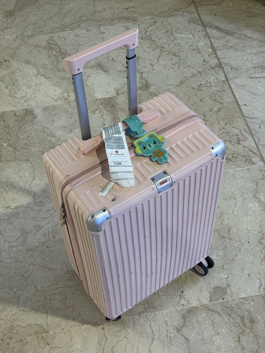 queerisy's tweet photo. best travel items i’ve ever bought. 

selama traveling ternyata barang-barang ini beneran penting dan bikin liburan jadi LEBIH MUDAH… NO ZONKK pembelian sendiri dan pemakaian pribadi ⤵️ https://t.co/2HphBSJVFh