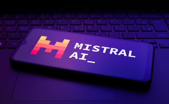 coinacademy_fr's tweet photo. 🚨 Le ministère des Armées choisit Mistral AI pour déployer l’IA générative au sein de l’ensemble de la défense française. https://t.co/TtYSIima0Q