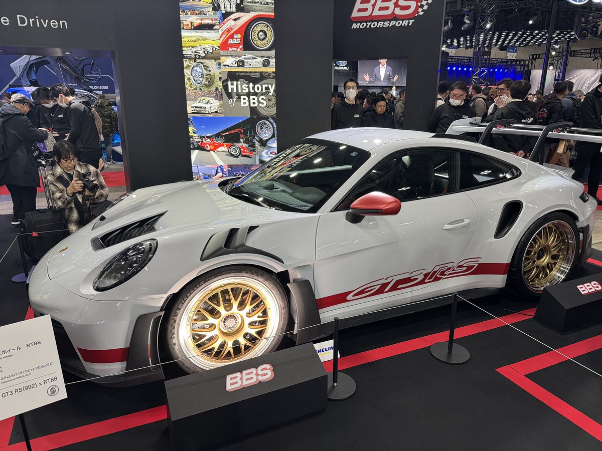 CREF_MotorSport's tweet photo. 東京オートサロン2026行ってきました。
ニューモデルのBBS RT88
当社で992GT3RSに装着させて頂きました。
アクラポ装着した992GT3RSもカッコ良かった。
#tokyo #autosalon #2026 #porsche #992gt3rs #bbs #wheel #ackrapovic #rt88 #東京 #オートサロン #ポルシェ #bbsホイール #アクラポ #クレフ #cref