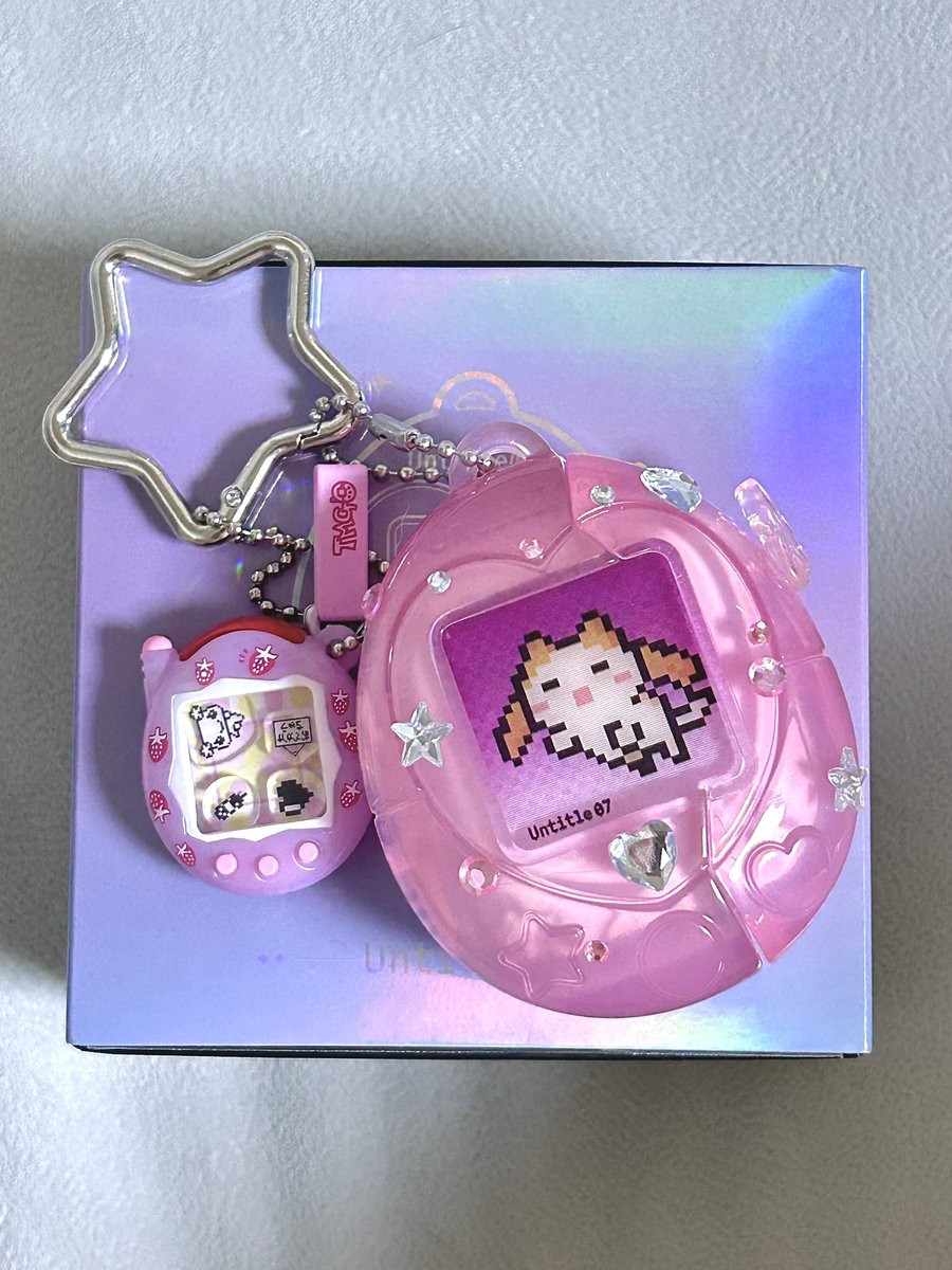 다마고치 케이스에 어제 츄플가서 뽑은 다마고치 키링 달앗는데 넘넘 커염잔앜ㅋㅋㅋ