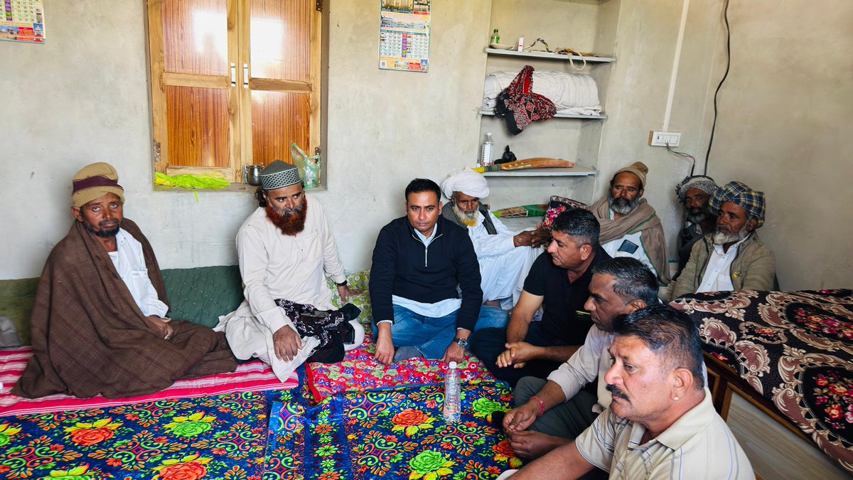 आज विधानसभा क्षेत्र के ग्राम गुड़ीसर में धोधे ख़ान जी के निधन उपरांत उनके निवास पहुंचकर परिवारजनों के प्रति शोक संवेदनाएं व्यक्त की। #Barmer