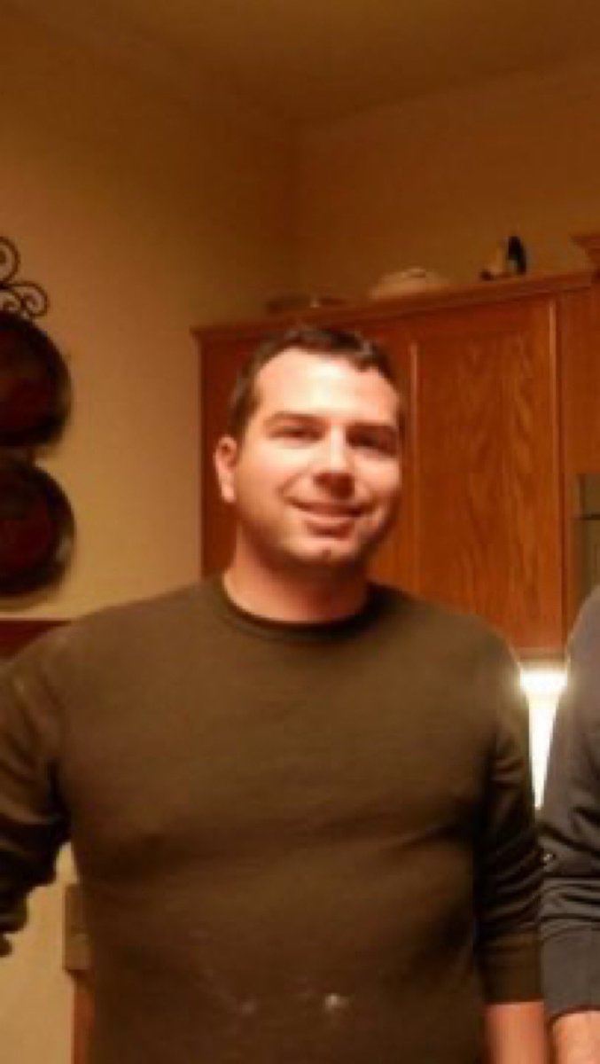 Jvnior's tweet image. 🚨 BREAKING:

There is a Jonathan Ross who had a grindr account, Jross_104 (“ten four”) that was deleted yesterday… 

He also purchased gay content from Snapchat creators…

Probably the same guy… unless there’s another Jonathan Ross who just happened to delete his social media…