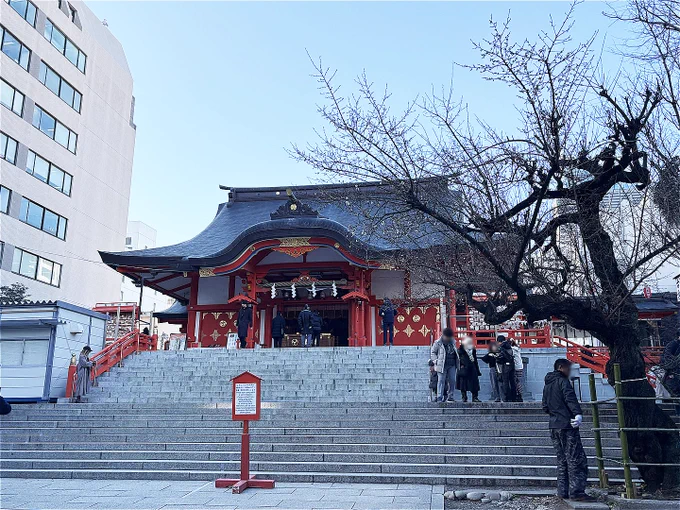昨日の強風&寒さで延期した花園神社へ行ってきた。おみくじは末吉、良い事書いてある。毎年買うお守りは交通安全と芸道成就。そのお陰か30年以上仕事が途切れたことはない、有り難や。境内の中には芸能浅間神社もありそちらにもお参り。今年も川原さんと奥様の玉垣が('∀`) 