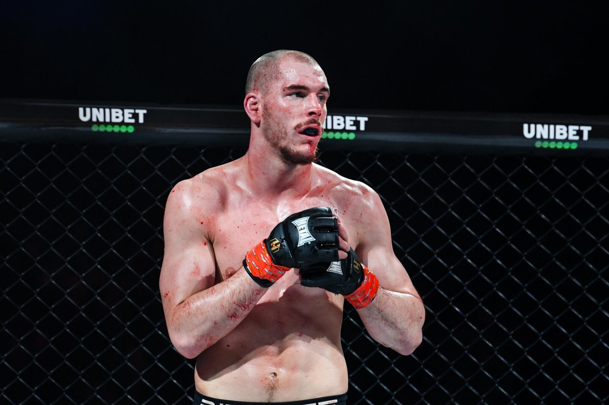 le_Parisien's tweet photo. « Je n’ai plus honte de m’exprimer en public » : bègue et victime de tachycardie, Théo Ulrich s’apaise avec le MMA
➡️ https://t.co/mDKILoB1g3 https://t.co/mFj2eRwHPh