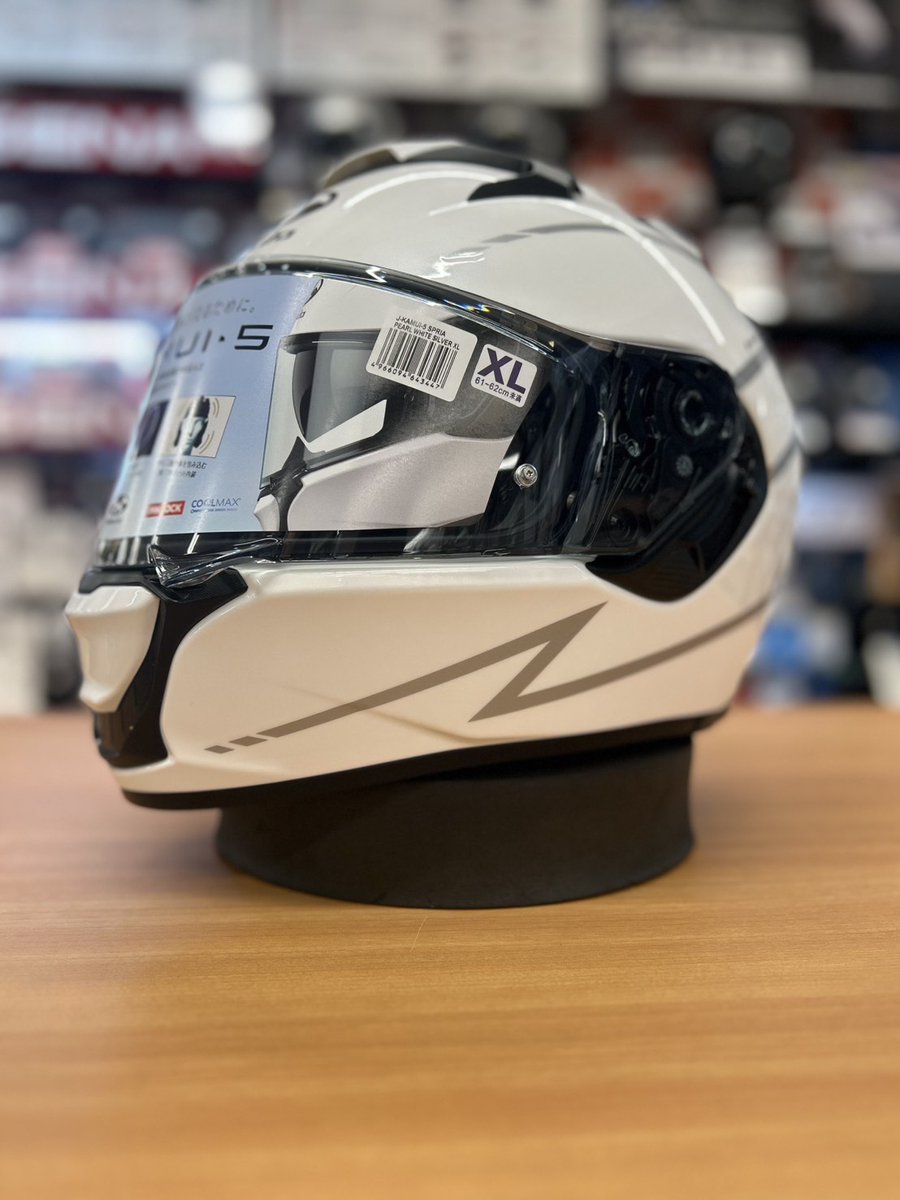 NANKAI_OSAKA's tweet image. 新色情報です！

#kabuto KAMUI-5よりグラフィック
「SPRIA」が登場です！

モデルの造形美に寄り添うよう設計されたシャープなラインワークが魅力のグラフィックとなっております!

#大阪梅田
#バイク
#ヘルメット
#バイク用品店