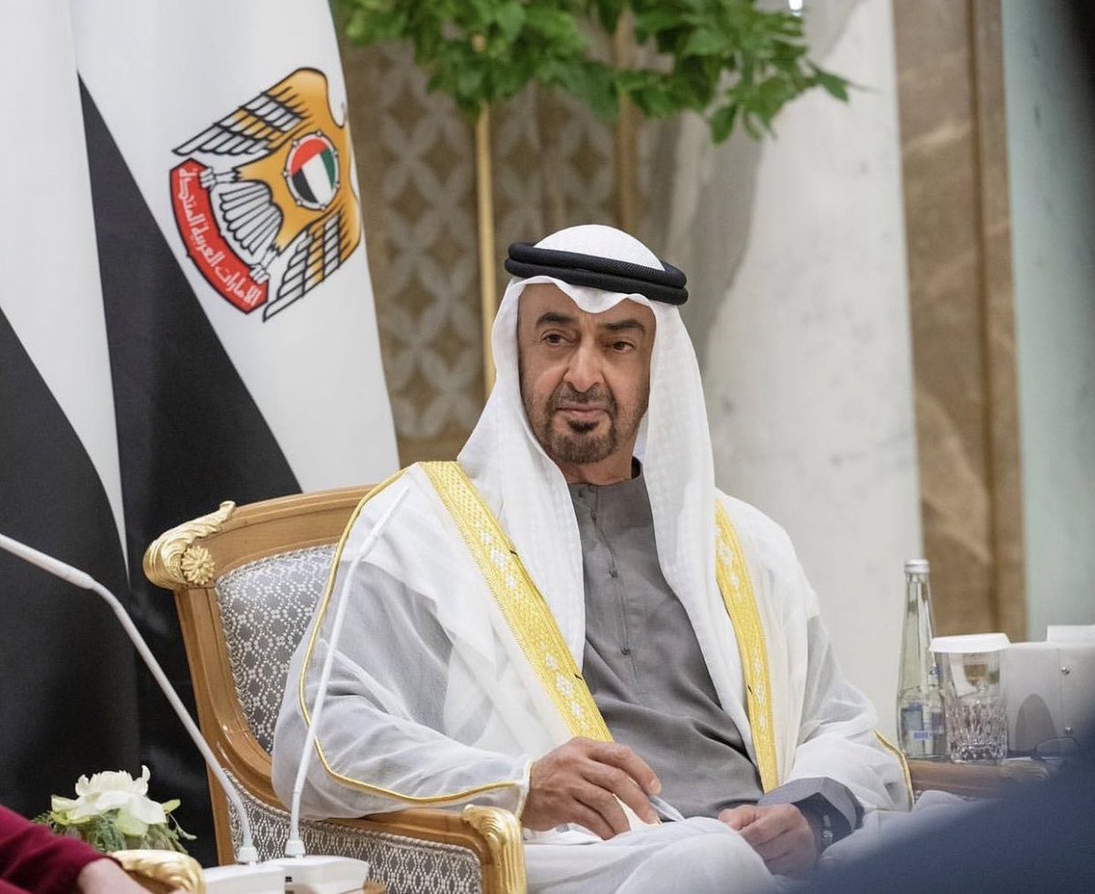 بلادنا من دونها نلجم أصوات
لا بارك الله في ضعاف العزايم

من دون أبوخالد ودون الامارات 
رمي الجنايز .. مثل رمي العمايم