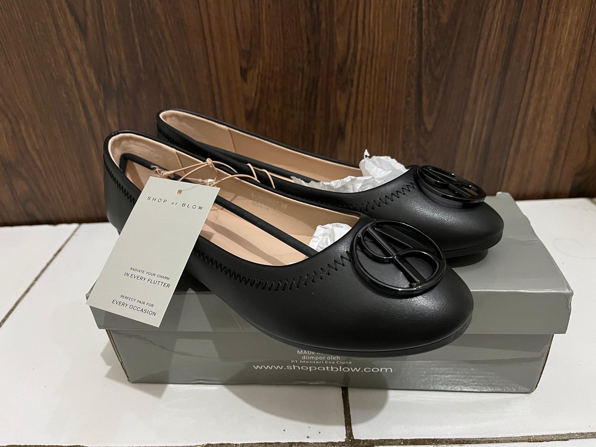 nindyaekaaa's tweet photo. Dijual flatshoes merk shop at blow size 40, gue jual karena salah pilih model:(((
Baru bgt sampe kamerinnn harganya 110.000 modal buat beli baru lg✌️

Lok Bekasi Utara yg mau cod bolehh https://t.co/gIgIPpdNji