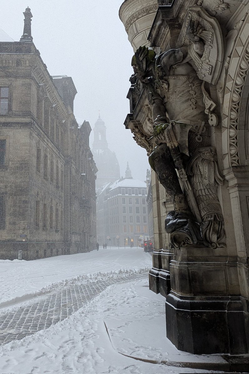 HopeNadeshda's tweet photo. Dresden. 10 Uhr.😍❄️ https://t.co/7f9i8PCwvy
