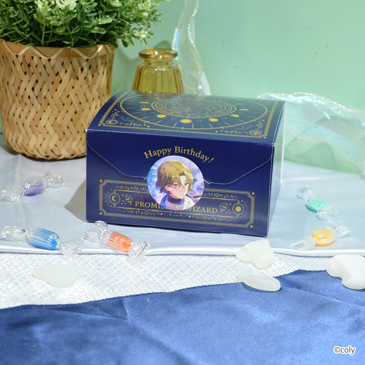 「『魔法使いの約束』バースデースイーツ2026 〜ファウスト〜」発売中✨

4種類のプティフールを、誕生日を迎える魔法使いのシールを貼り、特製ボックスに入れてお渡しいたします。
ぜひお召し上がりください🧙‍♀️

▼ご予約など詳しくはこちら
coly-cafe.com/pages/mahoyaku…

#まほやく #colycafe