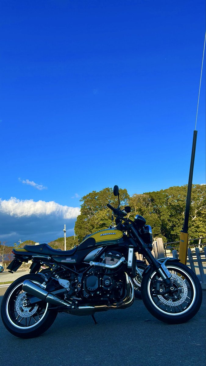 z_lh55's tweet photo. #バイクは黙って真横で勝負 https://t.co/eEGs1tjQaG