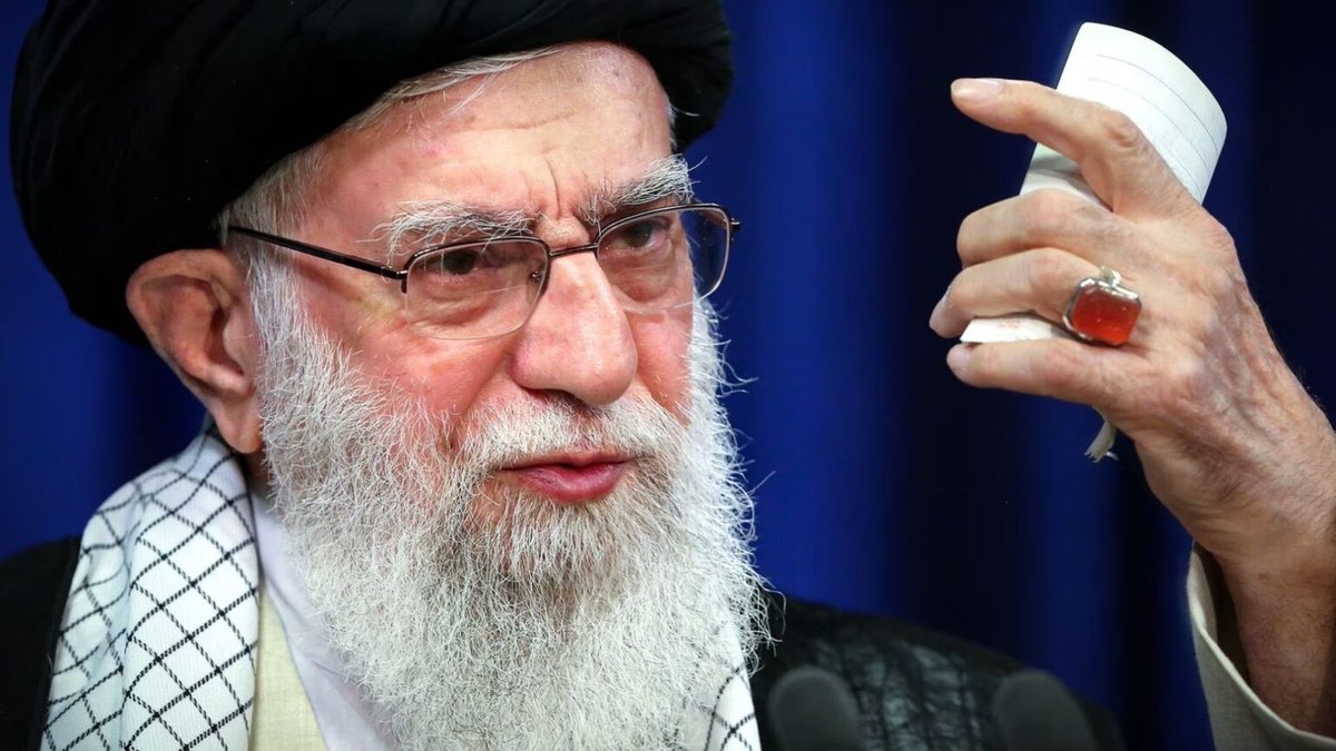 #SONDAKİKA 

İran Dini Lideri Hamaney:

“Trump kendi ülkesindeki sorunlara odaklanmalı.

İran ilkelerinden geri adım atmayacak.

Ülkedeki ajanlara müsamaha göstermeyeceğiz.”

#İran