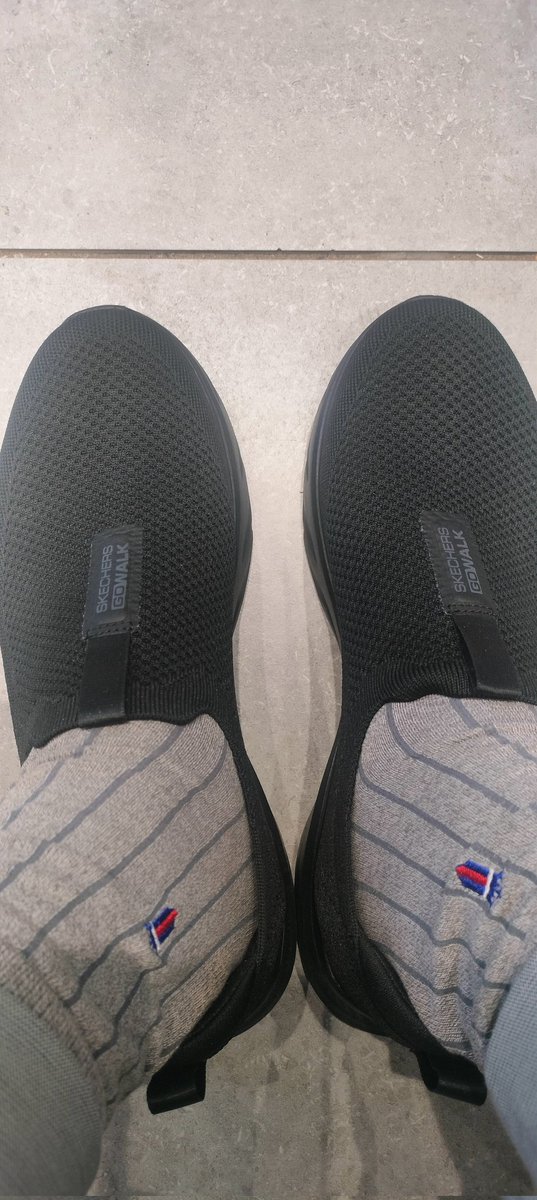 Thanks to everyone who reposted the earlier sketchers complaint.
Thank you <a href="/SkechersIndia/">Skechers India</a> for prompt replacement.