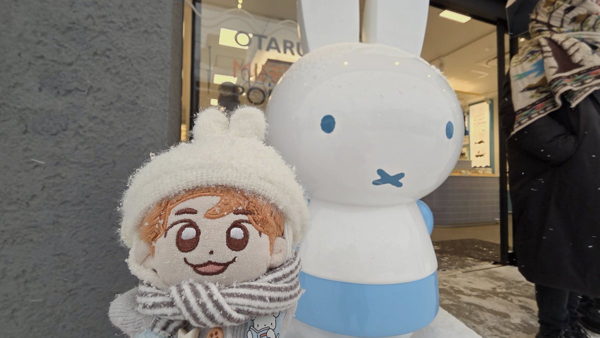 fishcakebar1115's tweet photo. 🐰🐰❄️
#어묵바 #小黑倫 https://t.co/e6AO2EZFko