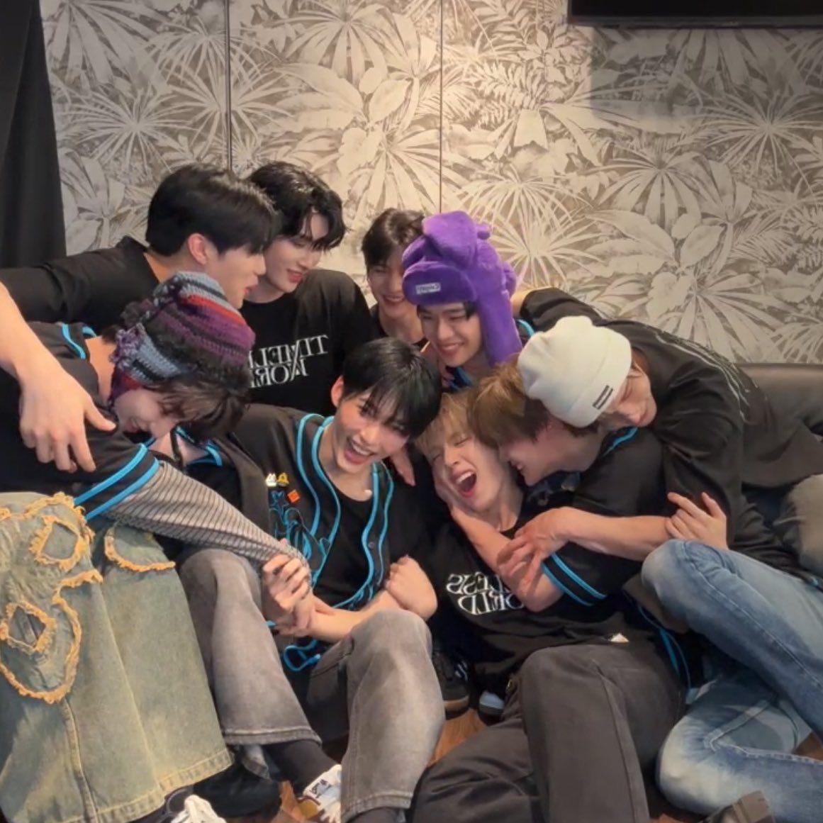 hyxxnu_'s tweet image. 눈을 떴을 때 곁에 있을게