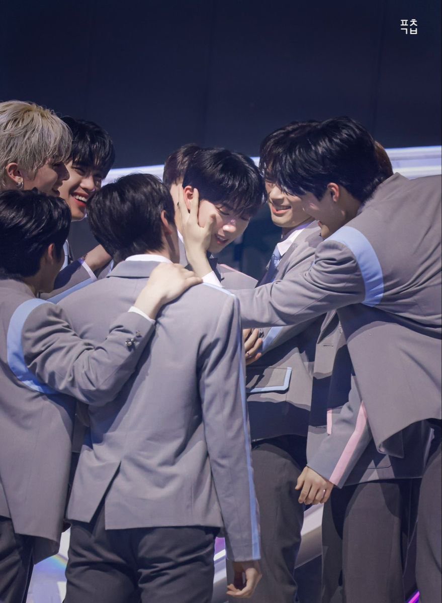 hyxxnu_'s tweet image. 눈을 떴을 때 곁에 있을게