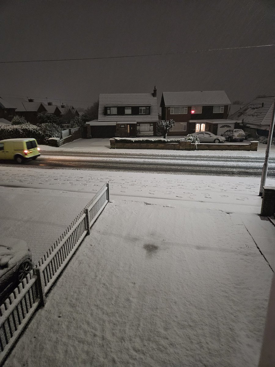 From my bedroom window... I find the snow somehow comforting. Does anyone else feel the same? 

#StormGoretti