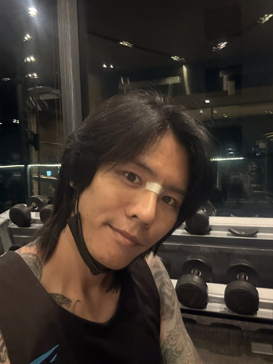 หน้าใหม่ใกล้ฉัน  เริ่มจากกล้ามเนื้อหางตาตก คุยไปคุยมาเลยได้ทำจมูก ร้อยไหมด้วย