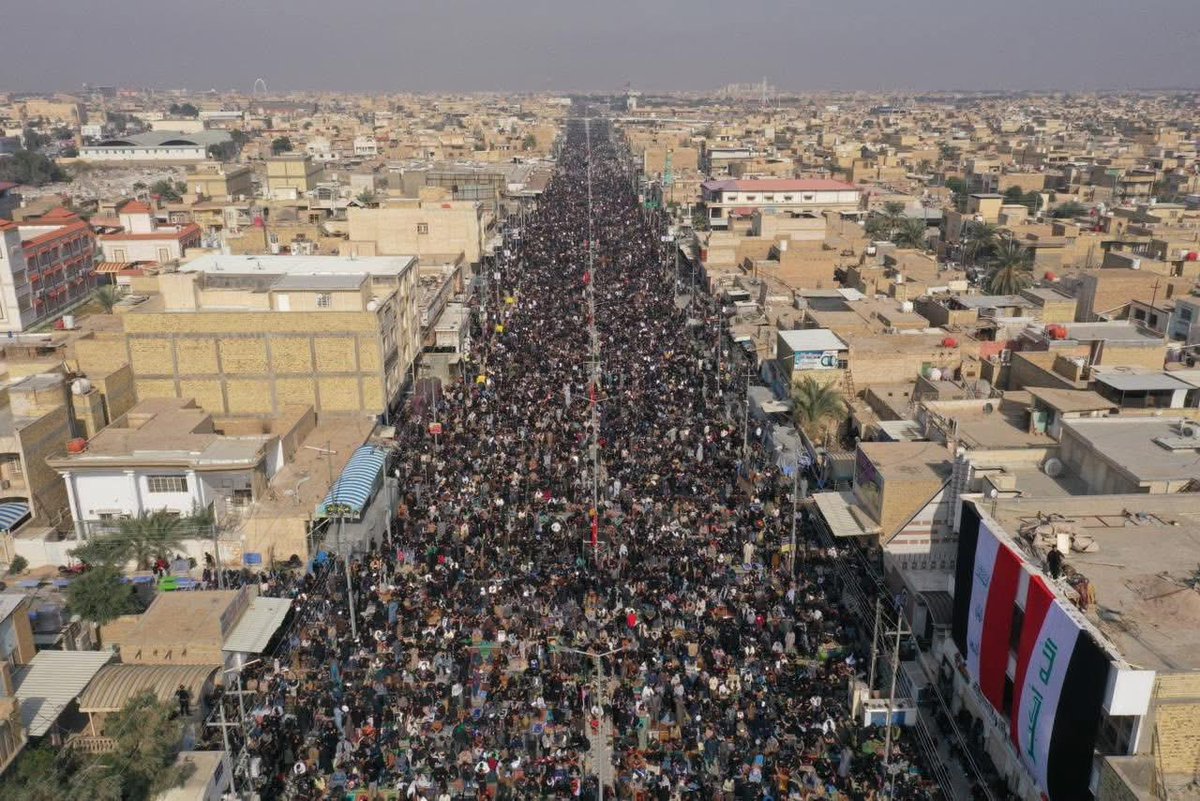 جانب من صلاة الجمعة الموحدة في محافظة ميسان الحبيب والتي اجتمع فيها اهالي محافظة البصرة والناصرية والكوت لتكون تجمع مليوني إصلاحي سلمي