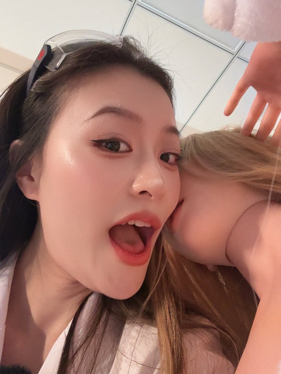 DollLabOfficial's tweet image. Kitty whispered something to Starry… 🤫
What do you think she said? 👇