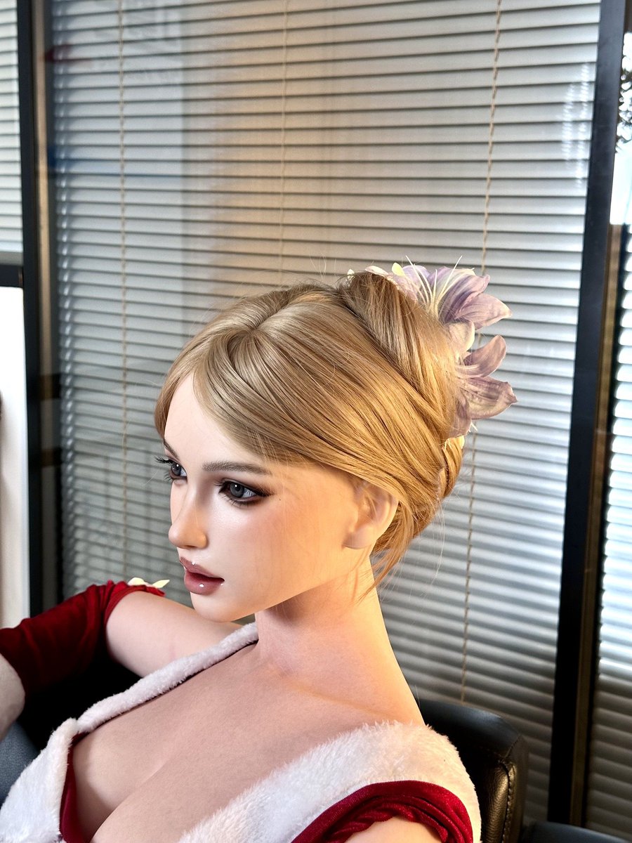 DollLabOfficial's tweet image. Kitty whispered something to Starry… 🤫
What do you think she said? 👇