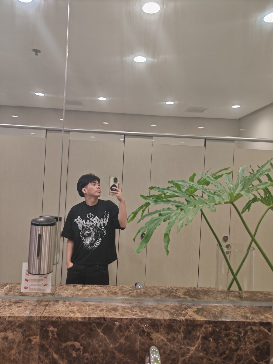 Solomissionn's tweet image. 📍ayala mall manila bay