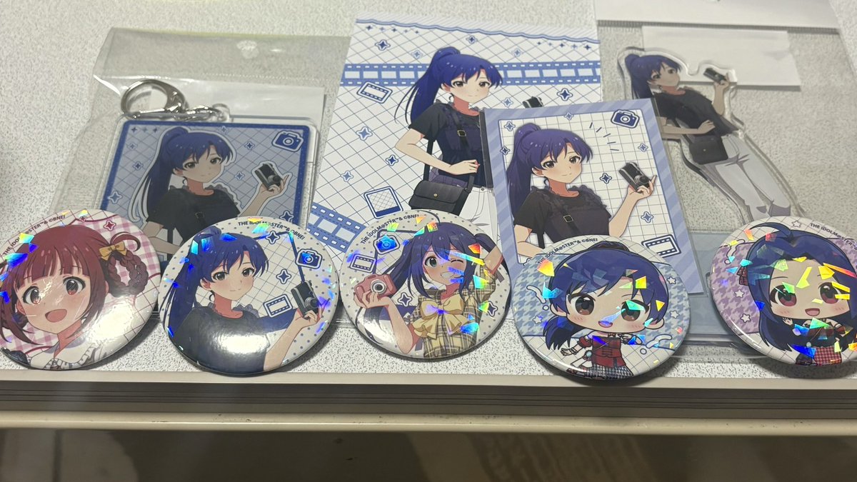 控えめに買って缶バッジ2種類も千早引いたわ。