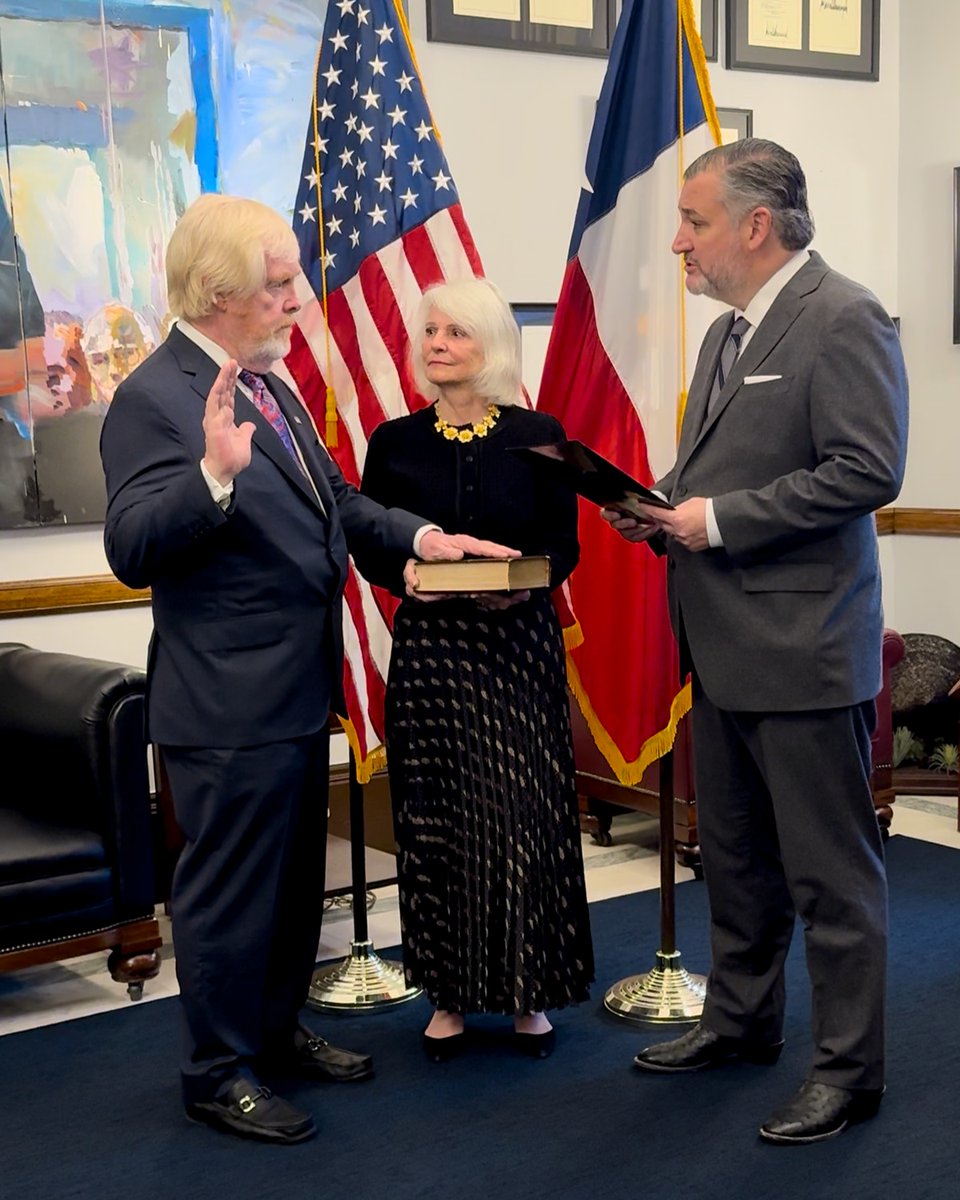 USEmbassySA's tweet image. L. Brent Bozell III has been sworn in as U.S. Ambassador Designate to South Africa. The U.S. Embassy looks forward to working under his leadership to advance American priorities and promote a safer, stronger, and more prosperous America through continued engagement with South…