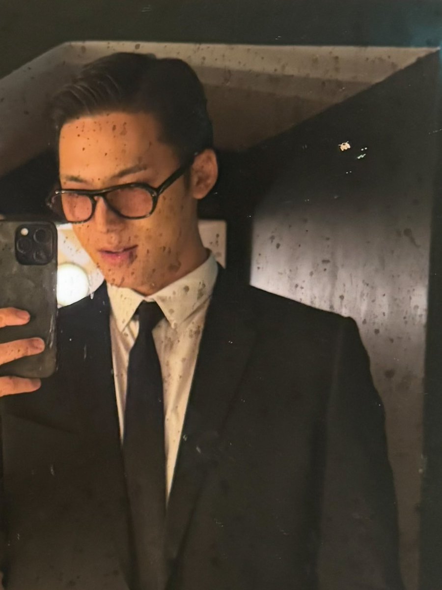 siimpforsebong's tweet image. indeed.