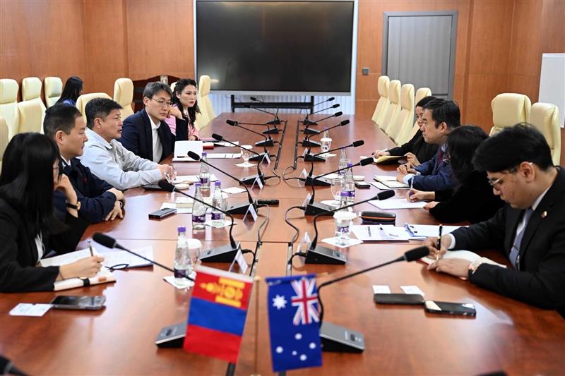 Pleased to meet Mayor Nyambaatar to discuss urban development, sustainability, and opportunities for  cooperation. 🇦🇺 looks forward to continuing collaboration with UB to support inclusive, resilient, and people-centred urban growth. Thank you for your time <a href="/KhNyambaatar/">Х.Нямбаатар</a>