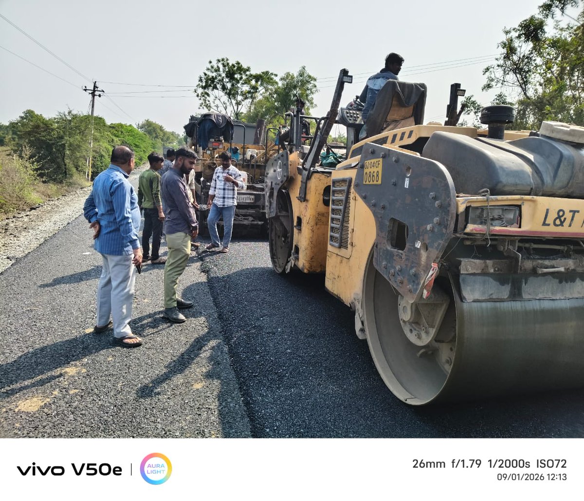 BRBaraiyaBJP's tweet photo. મારા મતવિસ્તાર પાલીતાણા-૧૦૨ વિધાનસભામાં સમાવિષ્ટ પાલીતાણા તાલુકાના વડિયા-પીથલપુર-વાળુકડ-હણોલ સુધી બની રહેલ ડામર રોડ ના કામનું નિરીક્ષણ કર્યું.

#palitana #bhikhabhaibaraiya #vadiya #valukad #pitahlpur #hanol https://t.co/jlRK5YyWtE