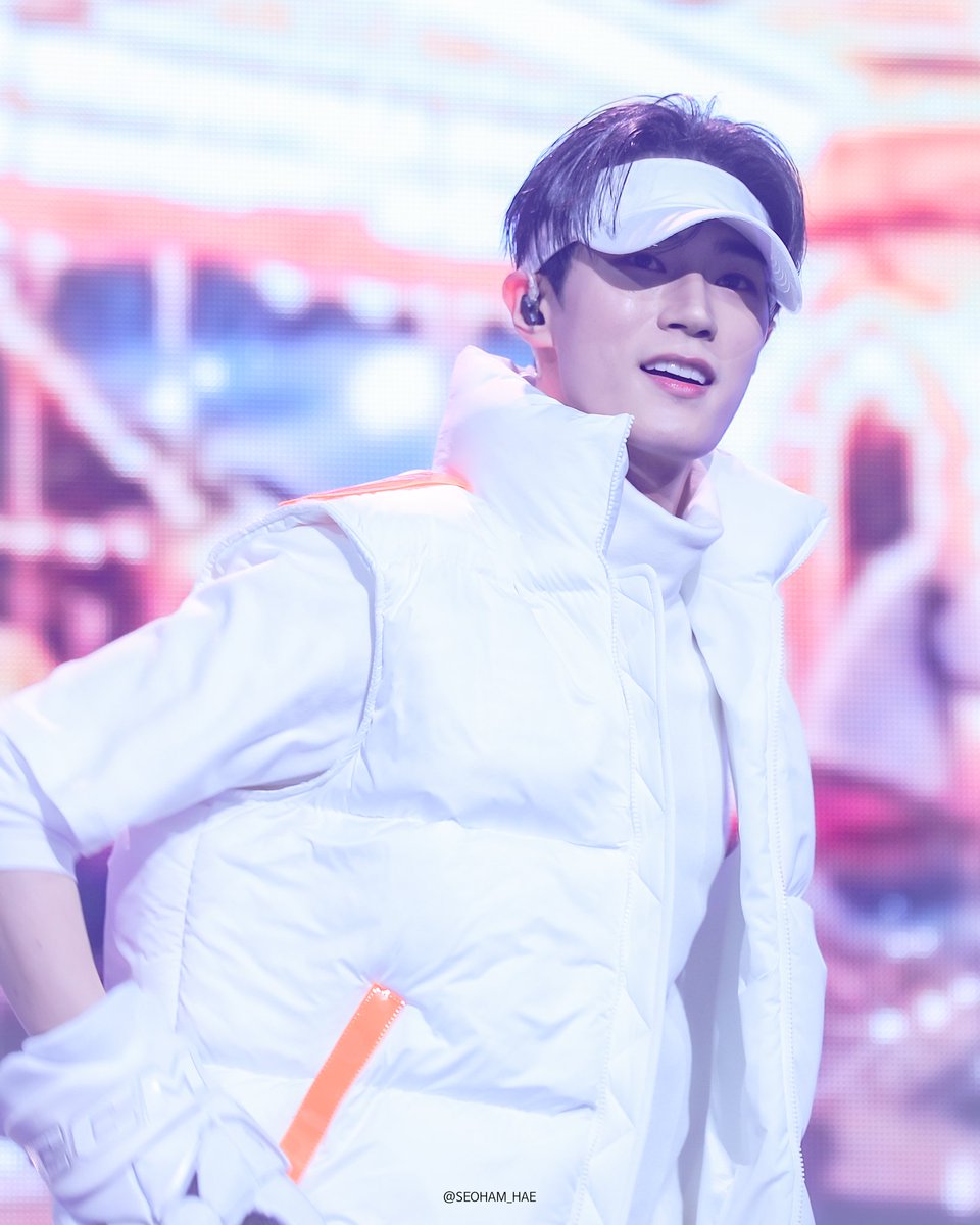 SEOHAM_HAE's tweet image. 260104 박서함 팬미팅
[𝘚𝘦𝘦 𝘺𝘰𝘶 𝘢𝘵 10:28]
 
작은 미소 하나만 주면 돼🤍
#박서함 #PARKSEOHAM