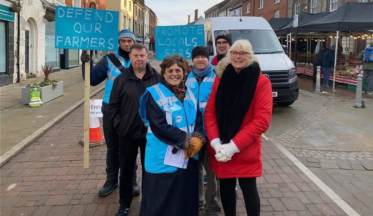 ReformDaily_'s tweet photo. ๐ฃ A busy street stall says it all - North Walsham is warming to Reform
Reform N. Norfolk report a growing buzz, stronger conversations & rising support
โThis is only the beginning. Weโre just getting startedโ ๐
#ReformUK #OnTheUp https://t.co/7Kk8chuCTA