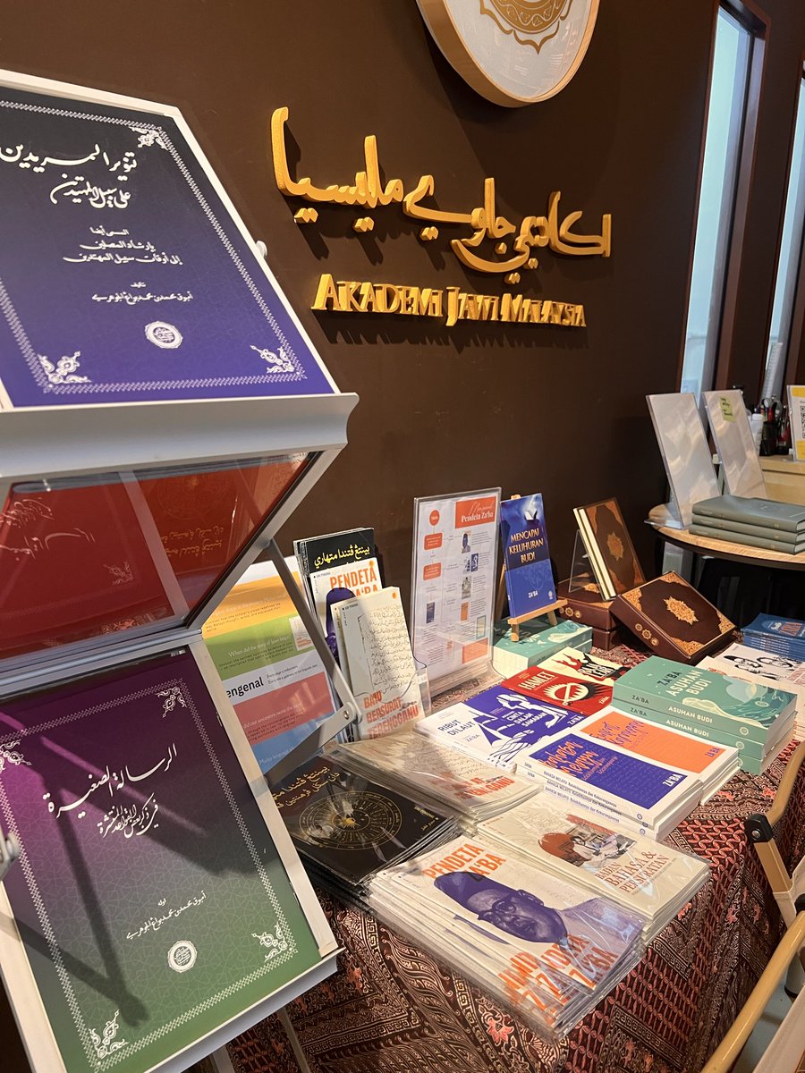 Persiapan Pekan Sari Seni Tradisi

Acara kami bermula seawal 10 pagi esok.

Jemput hadir