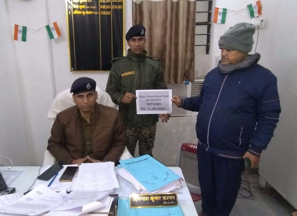 bihar_police's tweet photo. #BiharPolice का साइबर ठगी पर कड़ा प्रहार !
बक्सर जिला के साइबर थाना द्वारा साइबर धोखाधड़ी की घटना में त्वरित कार्रवाई करते हुए पीड़ित को 11 लाख रुपये वापस कराया गया।
.
.
#Bihar #HainTaiyaarHum #CyberRefund @Buxarpolice https://t.co/9XZT09sNn0