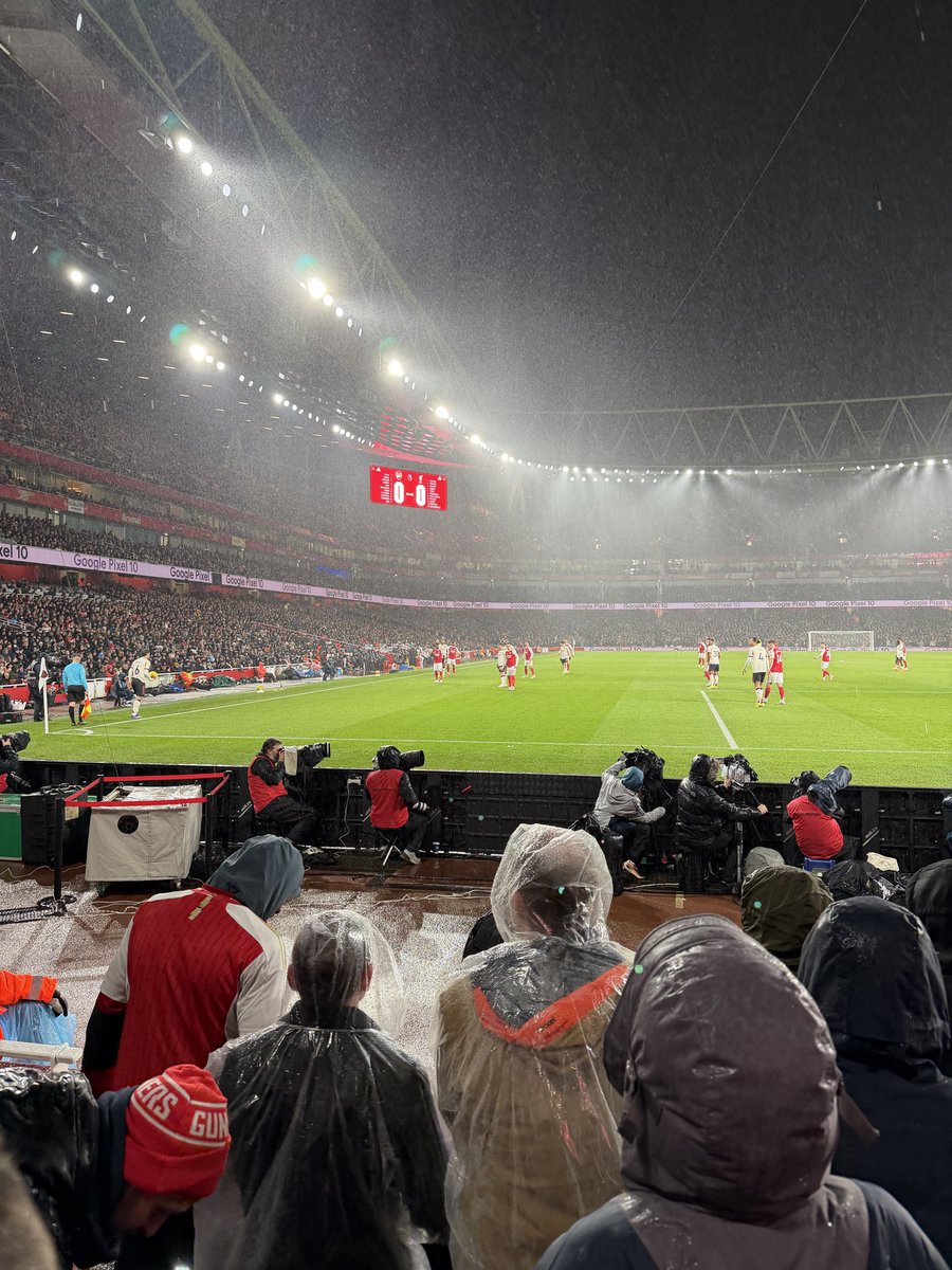 En blöt kväll på Emirates i flera aspekter..

Andra halvlek en av de blekare insatserna jag sett Arsenal göra. Liverpool överraskande bra!  

Top of the league!⚪️🔴