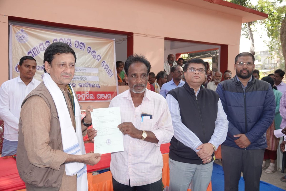 Tdr_digapahandi's tweet photo. ଦିଗପହଣ୍ଡି ତହସିଲ ତରଫରୁ ତା ୦୮.୦୧.୨୦୨୬ ରିଖ ରେ ଦିବ୍ୟ ଜୀବନ ଆଶ୍ରମ, ଗୋକର୍ଣ୍ଣପୁର ଠାରେ, ୦୬ ଗୋଟି ମୋୖଜ଼ାର ୧୭୬ ଗୋଟି ୨/୩ ୟ ଖାନା ସଂଶୋଧିତ ପଟ୍ଟା ଏବଂ ୧୧ ଗୋଟି ଗ୍ରାମକଣ୍ଠ ପରମ୍ବୋକ ଖାତାର ରୟତି ପଟ୍ଟା ମାନ୍ୟବର ବିଧାୟକ ଡ଼ଃ ସିଦ୍ଧାନ୍ତ ମହାପାତ୍ର ଏବଂ ଅନ୍ୟାନ୍ୟ ପଞ୍ଚାୟତ ପ୍ରତିନିଧିଙ୍କ ଉପସ୍ଥିଥିରେ ବଣ୍ଟନ କରାଗଲାI https://t.co/EOZ1fepq4V